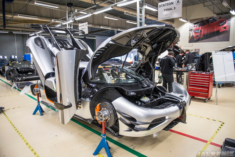 Illustration for article titled This Is The Final Build Process Of The Amazing Koenigsegg One:1
